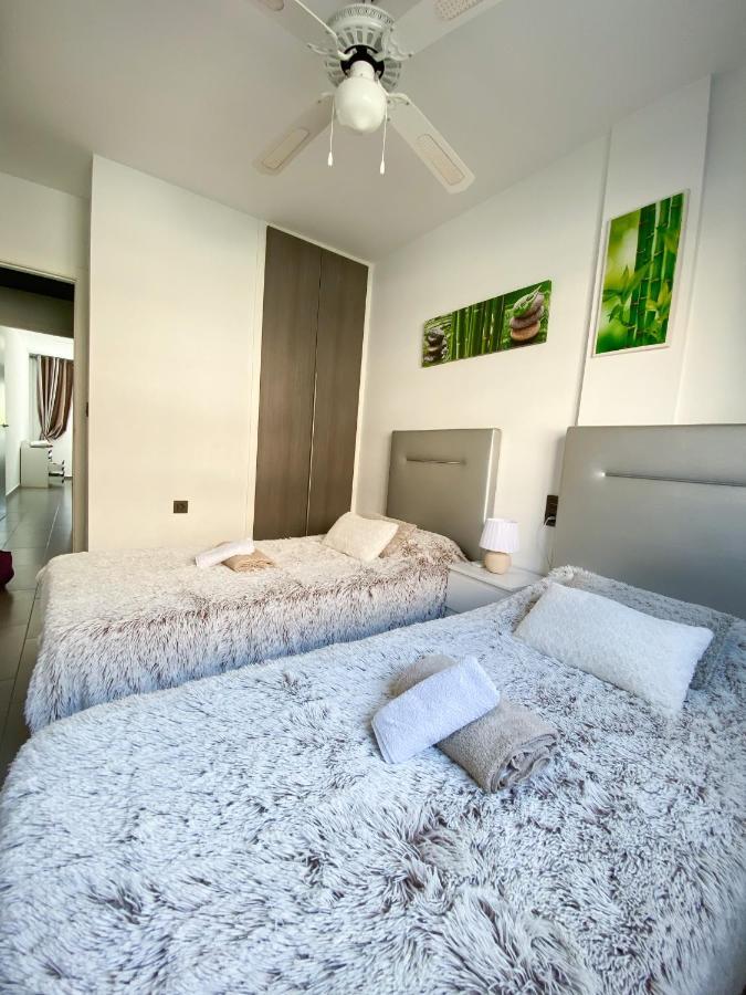 Oasis Beach Apartments อาลิกันเต ภายนอก รูปภาพ